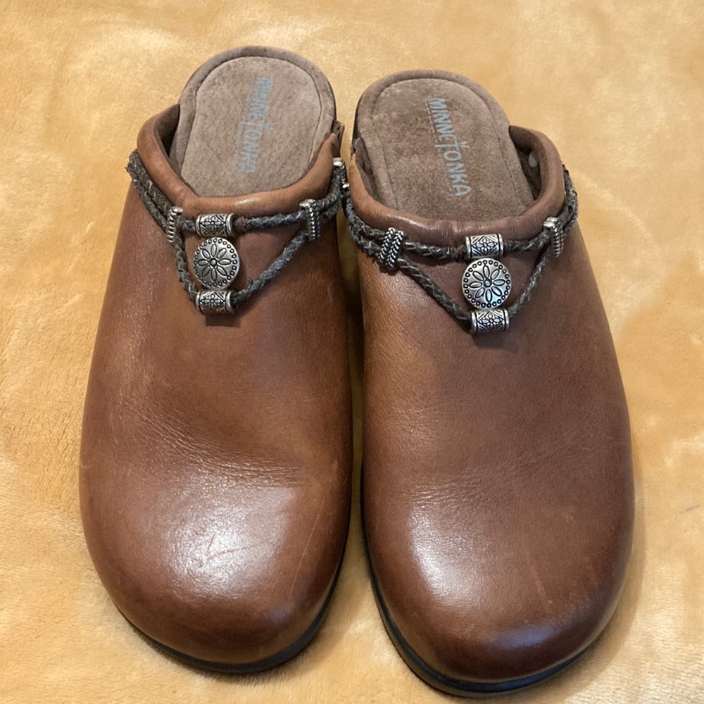 Minnetonka Brown Leather Slip on Mules